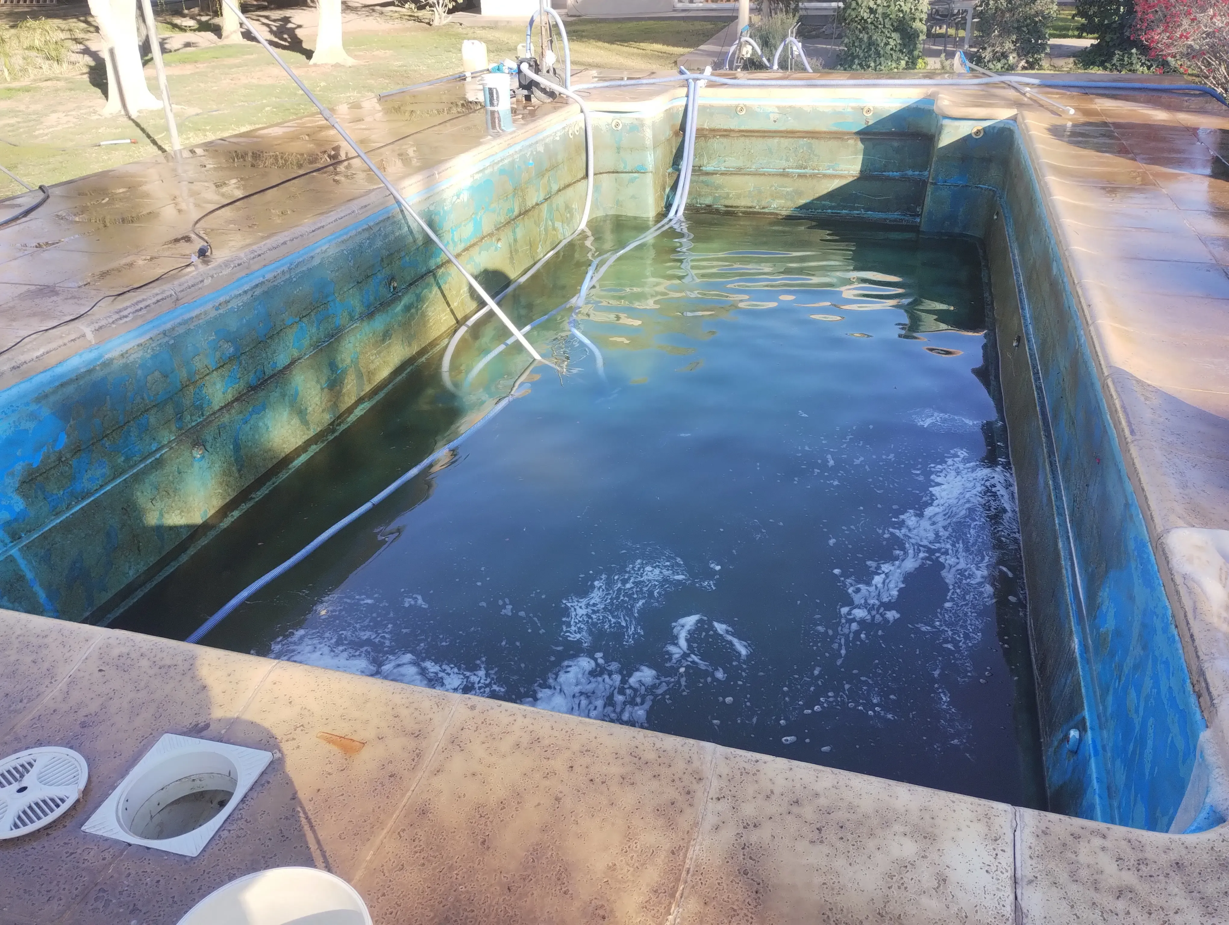 Limpieza con ácido en pileta