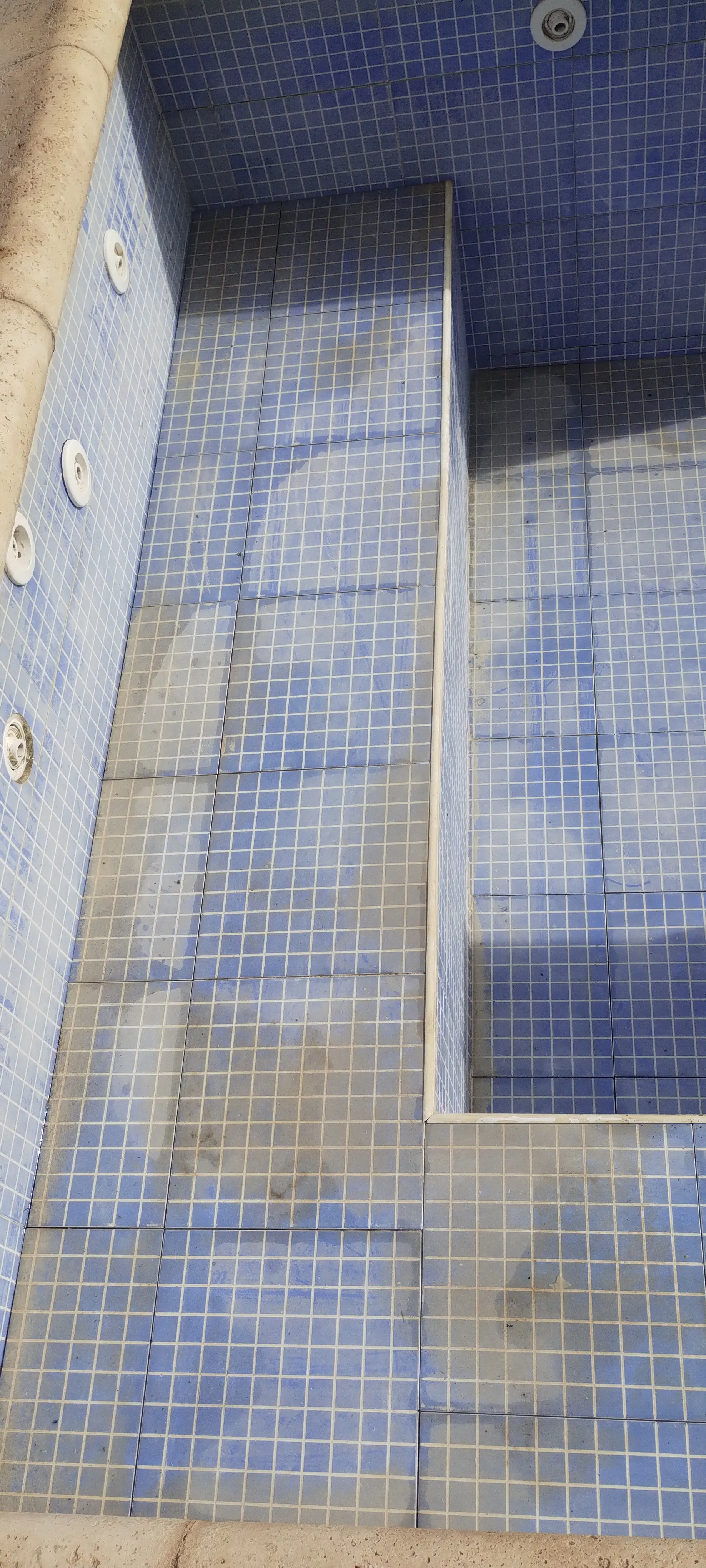 Limpieza con ácido en piletaLimpieza (antes)