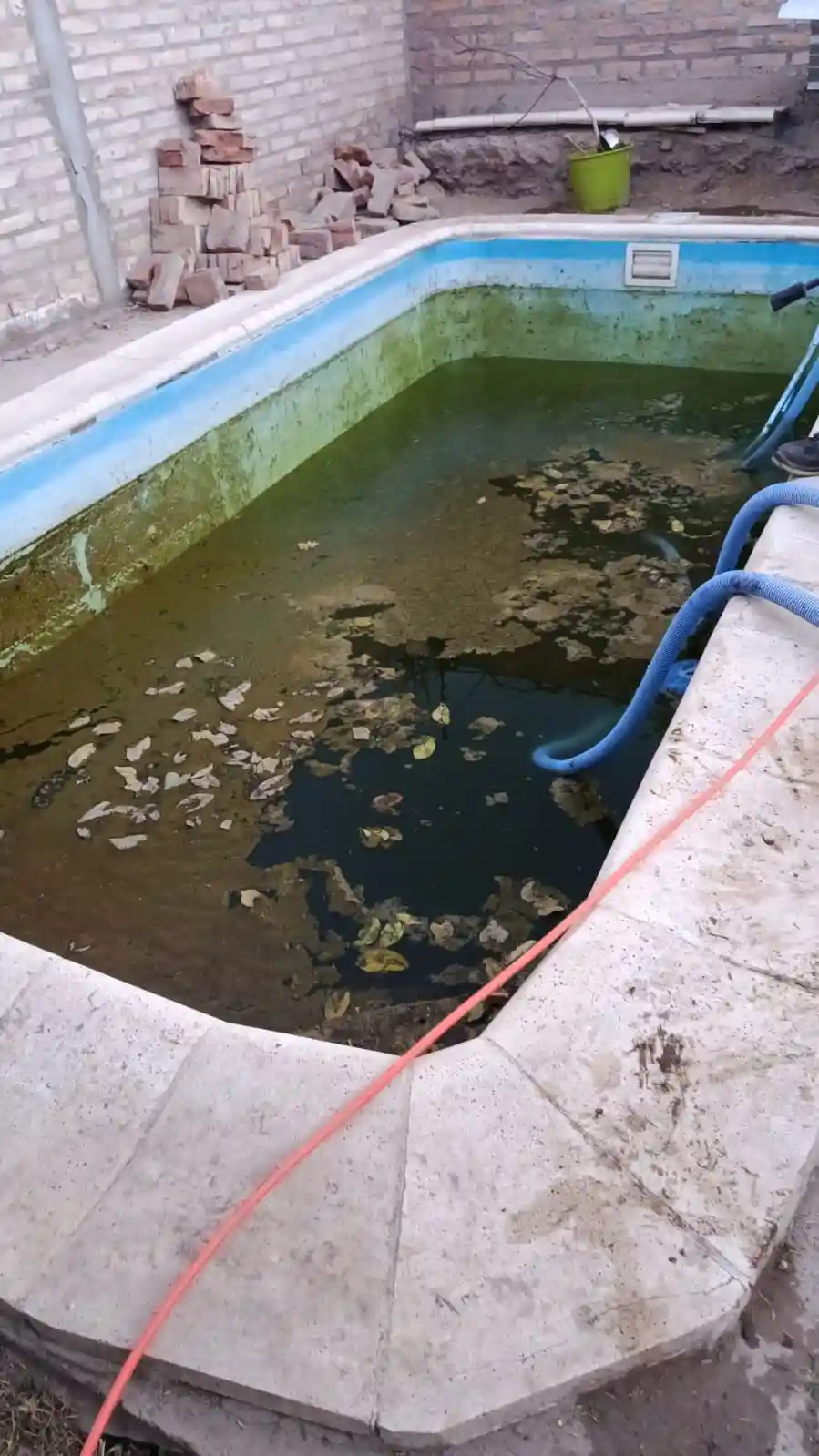 Limpieza con ácido en piletaLimpieza (antes)