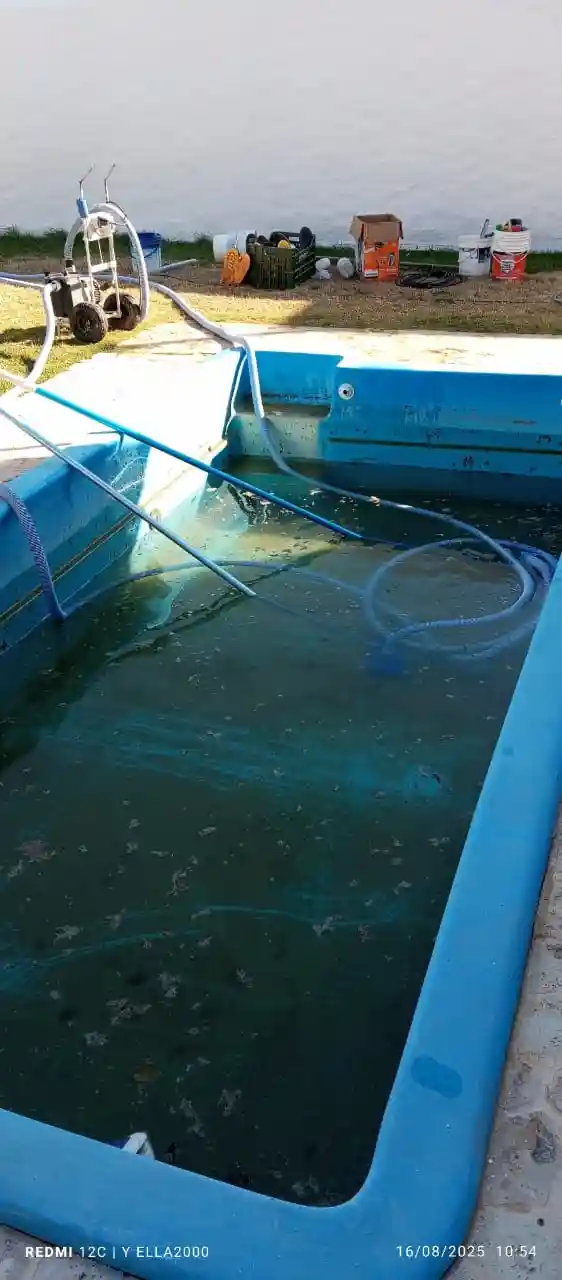 Limpieza con ácido en piletaLimpieza (antes)